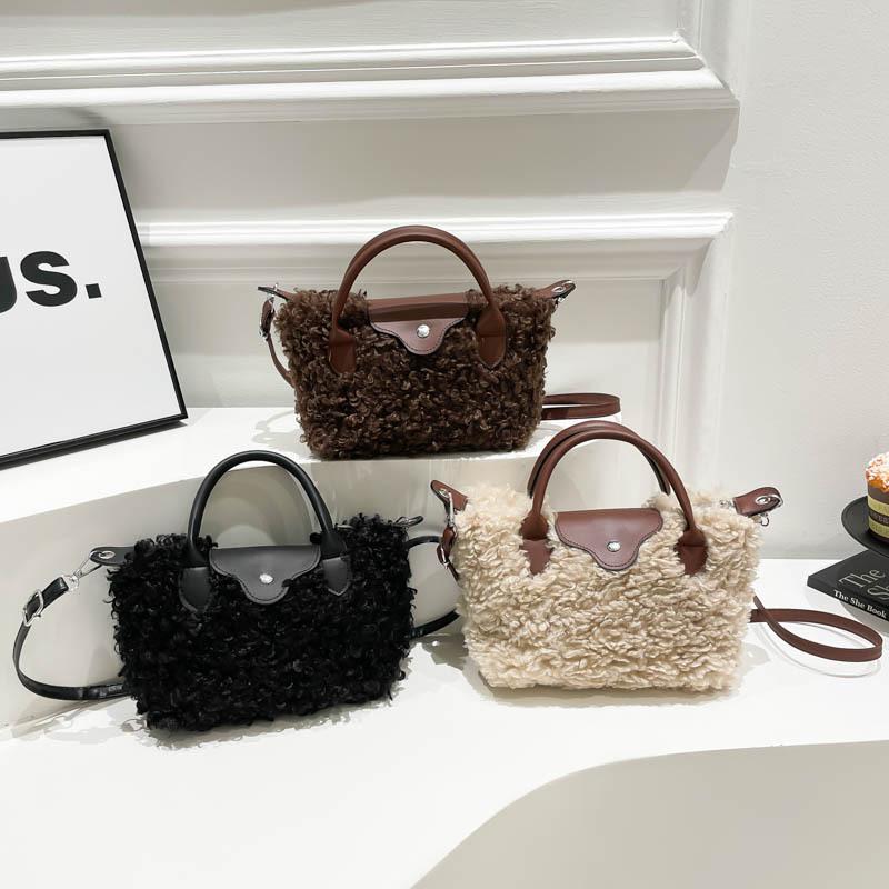Lamb wool messenger bag women's new autumn and winter versatile high-end texture niche single shoulder portable wool bag