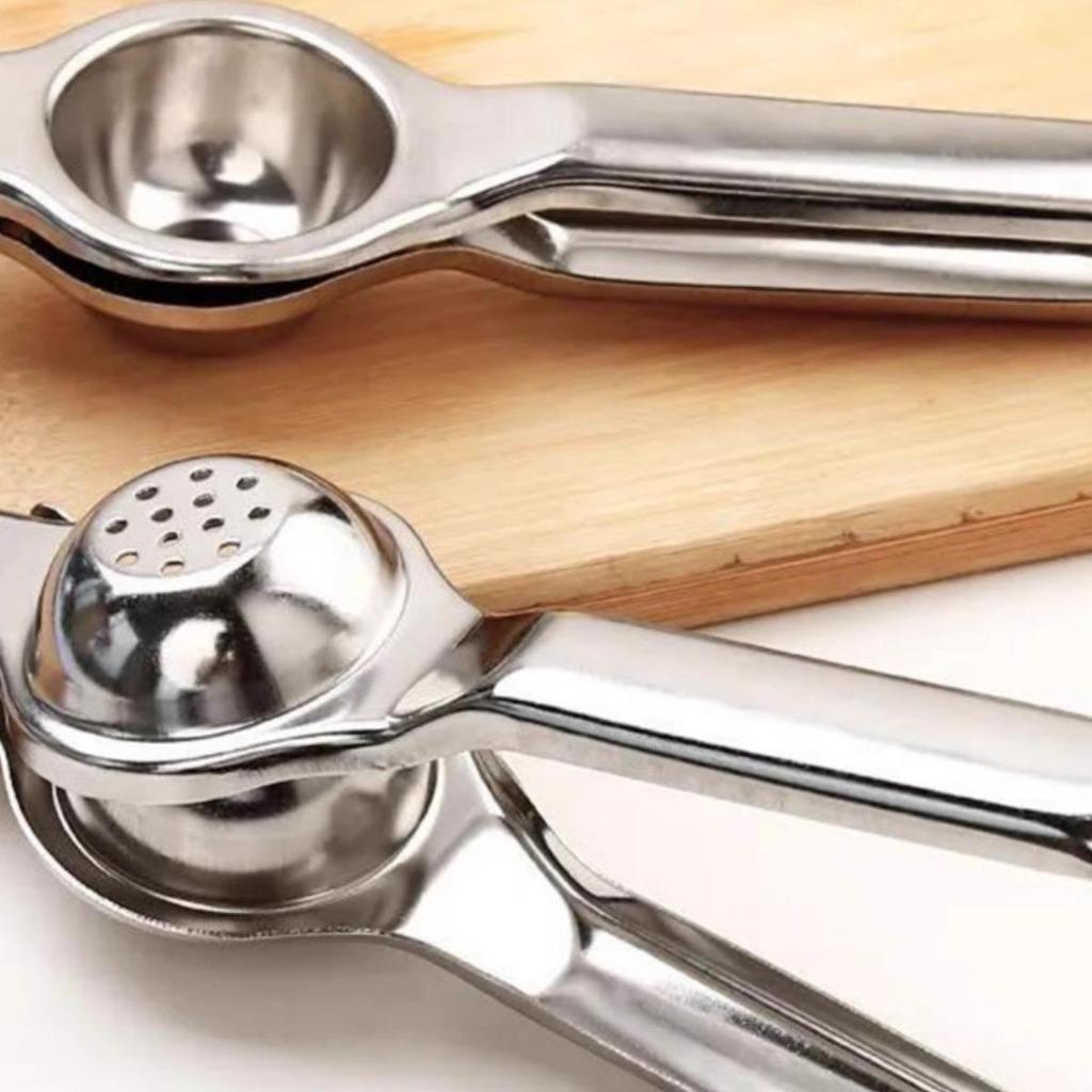 Stainless Steel Manual Lemon Juicer - Small Handheld Squeezer for Lemons