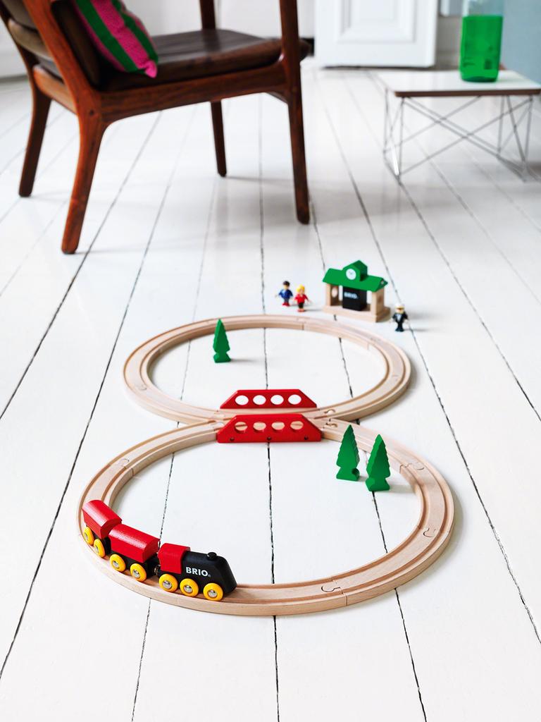 BRIO Classic Rail Figure-8 Set [22 Pieces] for Ages 2 and Up (Wooden Train Toy with Rails) 33028