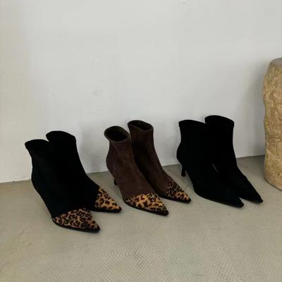 Женские острые короткие ботинки 2025 осень и зима новая замшевая леопардовая вставка эластичные тонкие ботинки европейские и американские тонкие на высоком каблуке шор