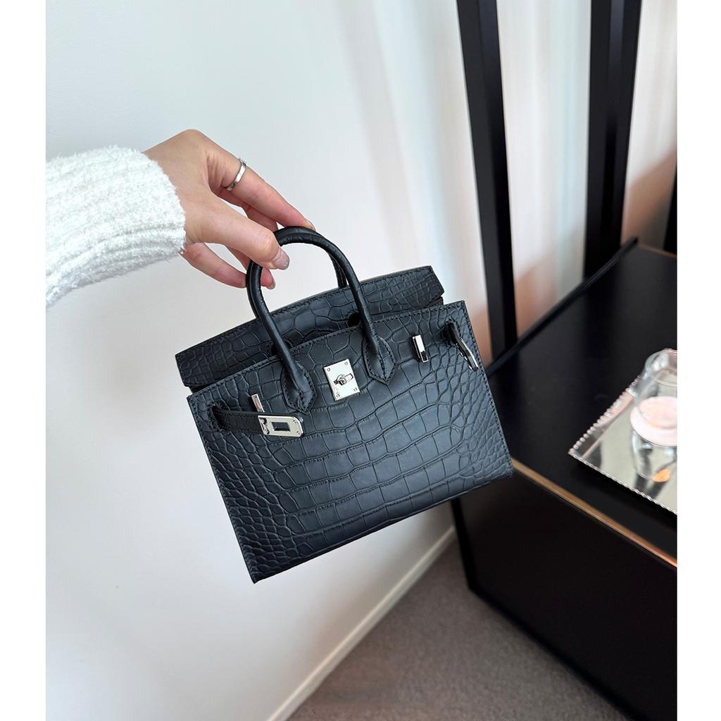 Премиальная женская сумка полуручной работы из вощеной нити с верхним слоем из коровьей кожи с матовым крокодиловым узором, мини-сумка платинового цвета 2025 г.