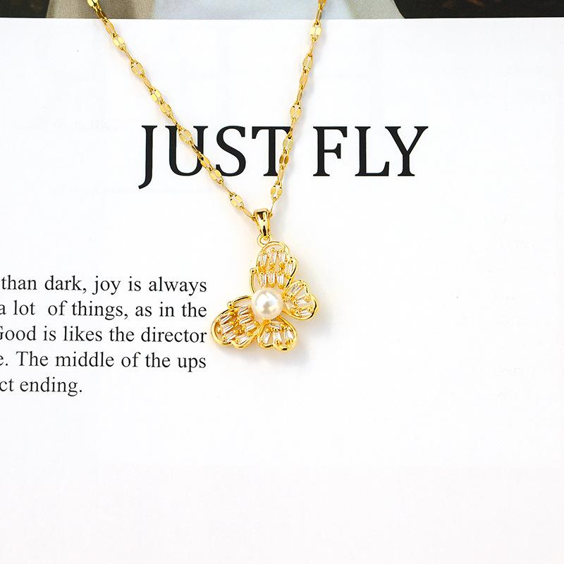 Non-Fading Luxury Maple Leaf Butterfly Clavicle Necklace