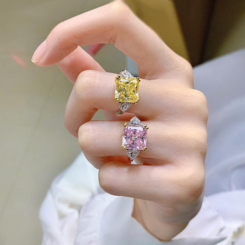 Благородное женское бриллиантовое кольцо S925 Silver High Carbon Diamond 5 Carat Square Poodle Yellow Powder Diamond Ring Impact Ring для женщин