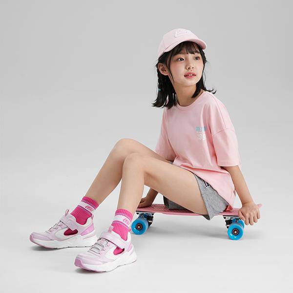 Skechers Модные Сандалии на Липучке Повседневные Для Улицы Бега Нескользящие Прочные Спортивные Сандалии Детские Сандалии Белый Розовый 319025L-PKW