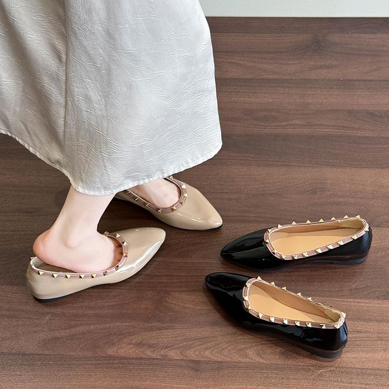 Модные туфли на скрытой платформе 5 см, с заклепками, с вырезом, телесного цвета, с острым носком, из мягкой лакированной кожи, одинарные, в французском стиле, для женщин