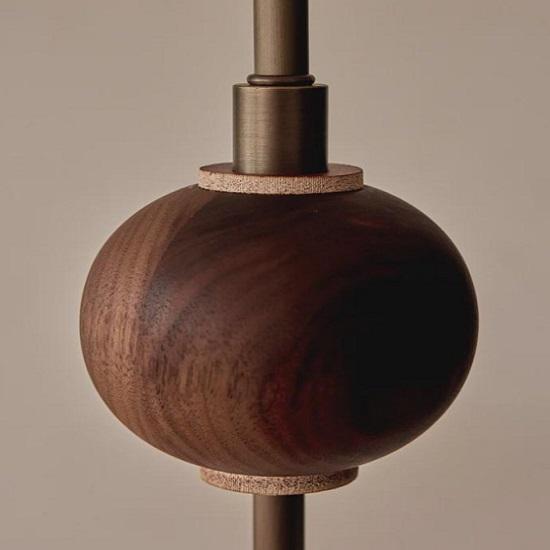 Люстра из латуни в стиле модерн середины века 1950-х годов | Подвесной потолочный светильник с 3 рожками и деревянным шаром в стиле середины века | Потолочный светильник из латуни в стиле Stilnovo