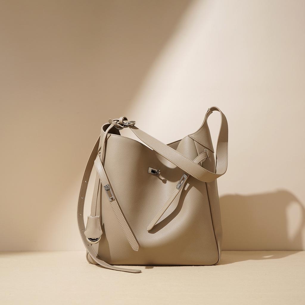 Instagram Популярная повседневная универсальная сумка с пряжкой на одно плечо с поясом, сумка-ведро, сумка подмышкой, 2025, новая модель ниши