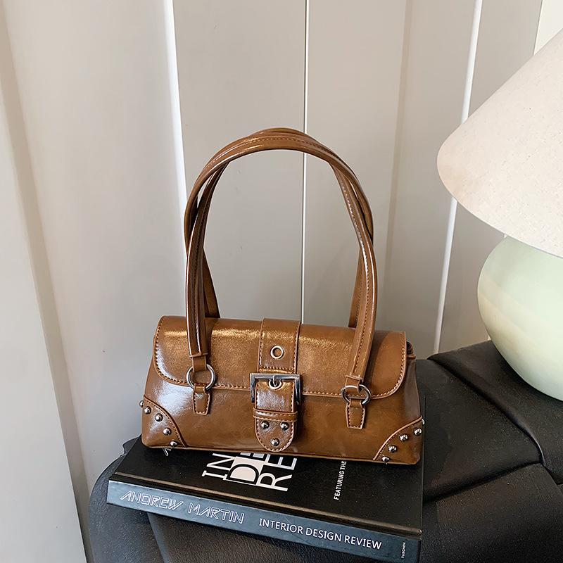 Ретро сумка женская большой вместимости 2025 новая осень и зима универсальная нишевый дизайн на одно плечо подмышку сумка для通勤 сумка-подушка