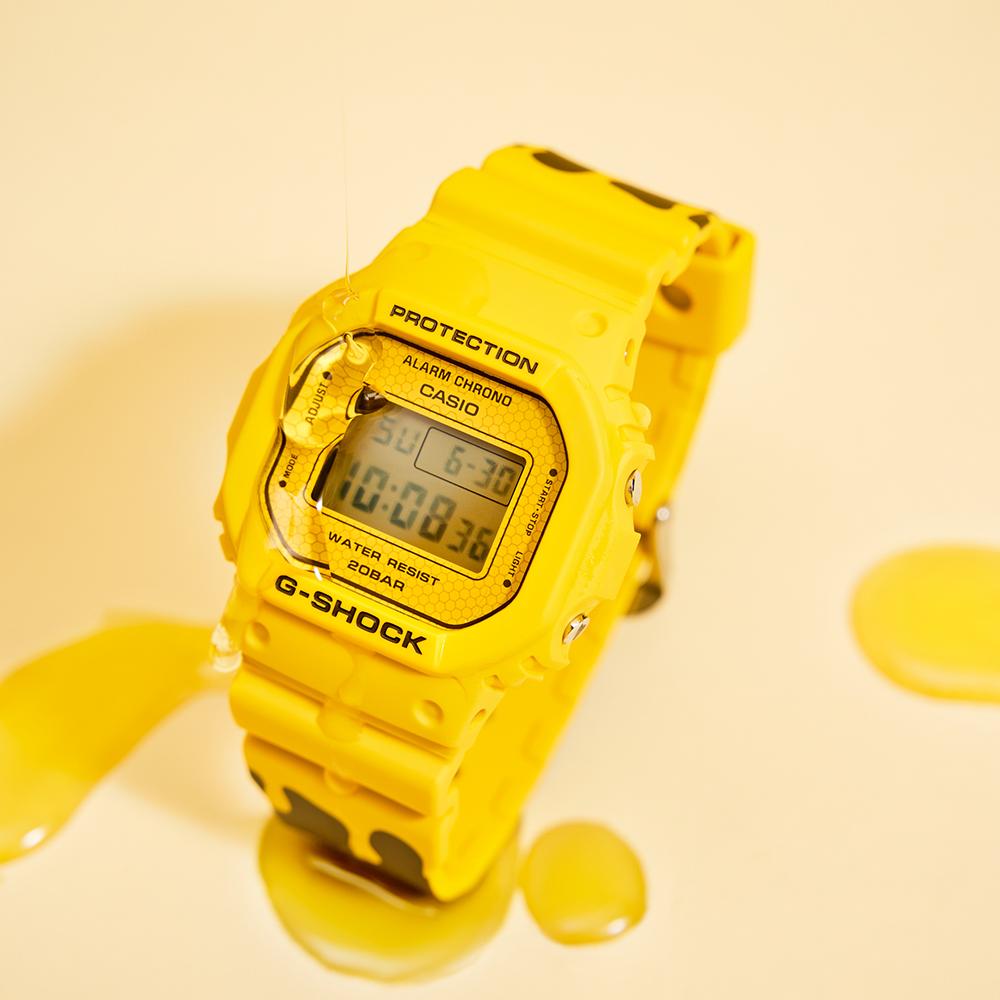 Casio Квадратная Медовая Банка Подарочная Коробка Специальные Часы с Гравировкой на Задней Крышке Электронный Механизм Ремешок из Смолы Унисекс Часы Желтый SLV-22B-9PFH