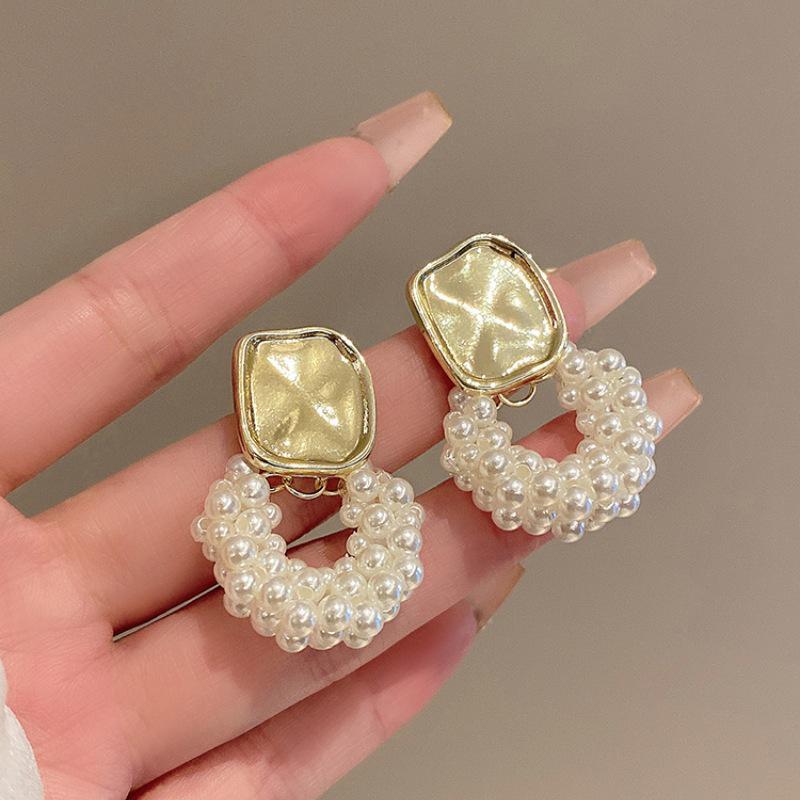 2023 High-End French Pearl Earrings: Light Luxury, Unique Design for Women