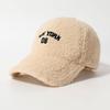 Бейсболка из овечьей шерсти Осень и Зима Теплая и Защищающая от холода и Ветрозащитная Вышивка букв Однотонная Модная Универсальная Плюшевая Кепка с козырьком