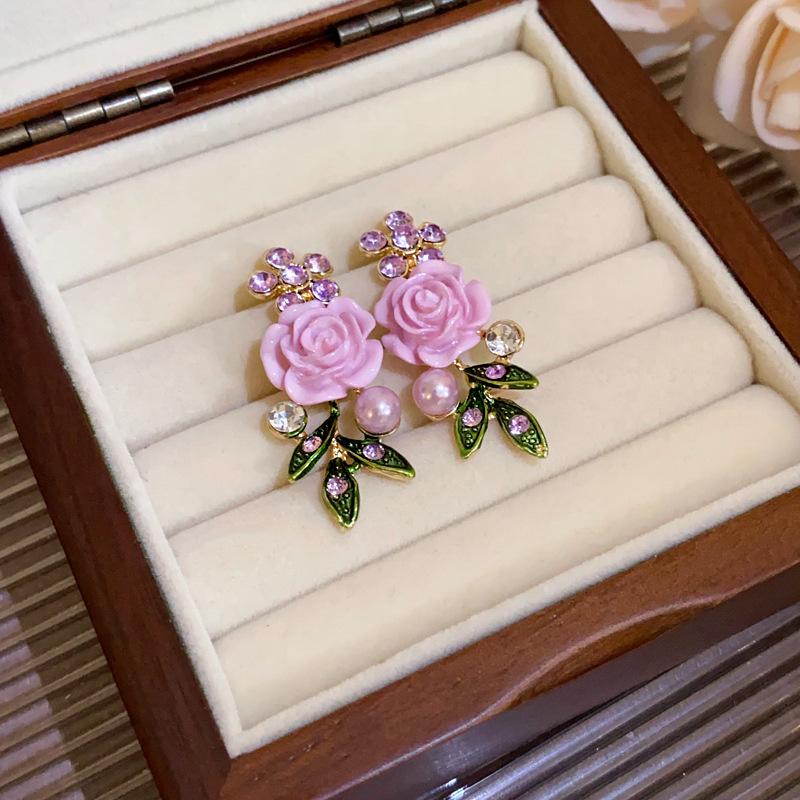 Фиолетовые серьги-пусеты в виде сердца с подтеками и цветком: Модный, Высококлассный и Свежий для Лета.