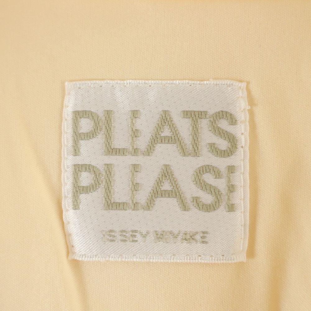 PLEATS PLEASE Isseimi Пуховик 3 бежевый Женский Б/У