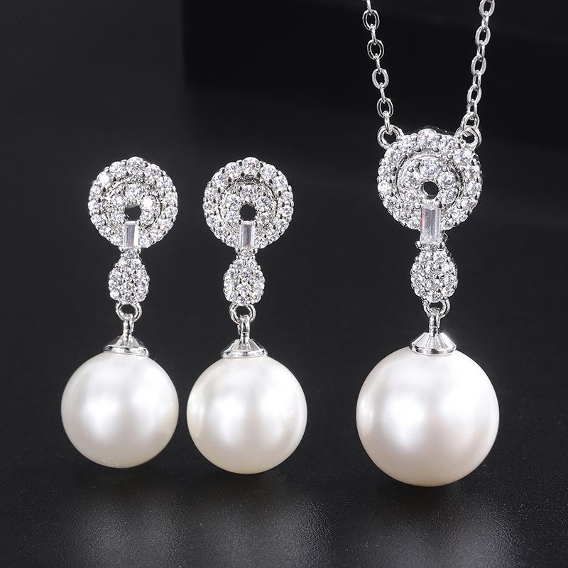 Shell Pearl Earrings White Necklace Pendant Two-piece Set Retro Design Atmospheric Women
