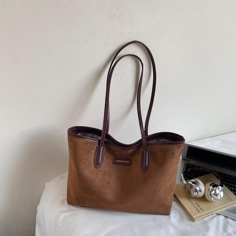 Вместительная замшевая сумка женская осень-зима 2025 новая универсальная сумка через плечо повседневная рабочая сумка-тоут для поездок