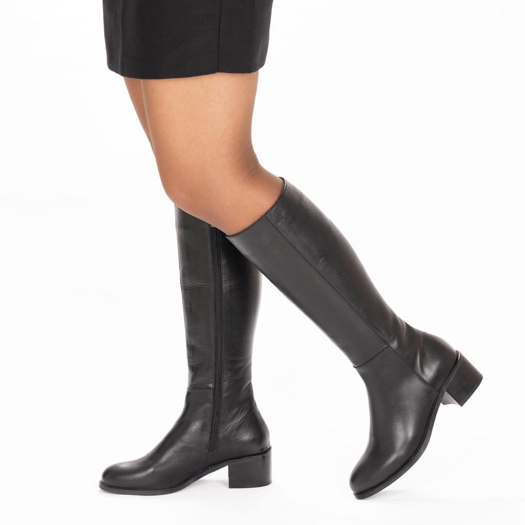 Женские сапоги из натуральной кожи на среднем каблуке до колена