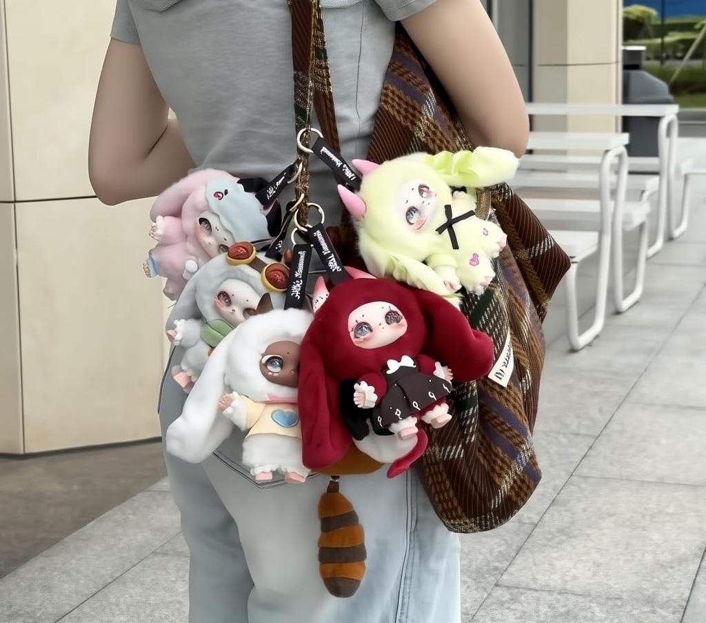 Волшебный костюм Плюшевый талисман Аутентичные мотивы Дьявола и Ангела Супер милый Пушистый дизайн Прибл.. 15 см 10 видов Подвеска для сумки Фотография,