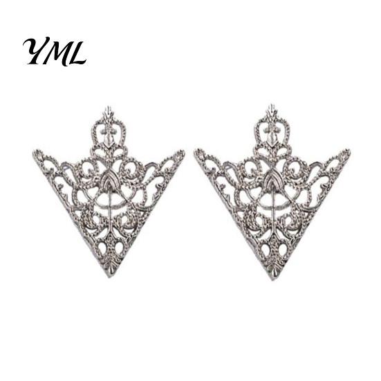 Non Damaging Clothing Pin 1 Pair Vintage Shirt Collar Clip, Hollow-Out Decoration Alloy Outfit Accessory Triangle Brooch for Men Women Decorative