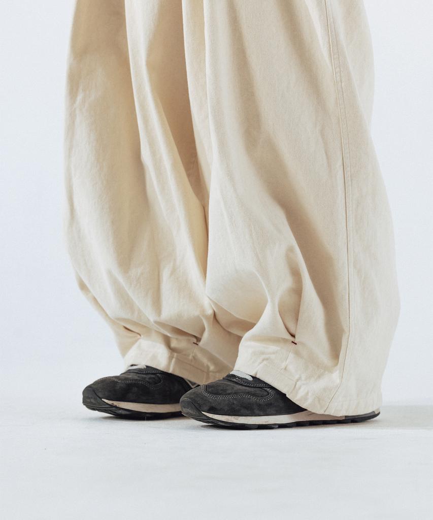 ANGLAN Unbalance Long Tuck Balloon Pants - Ivory