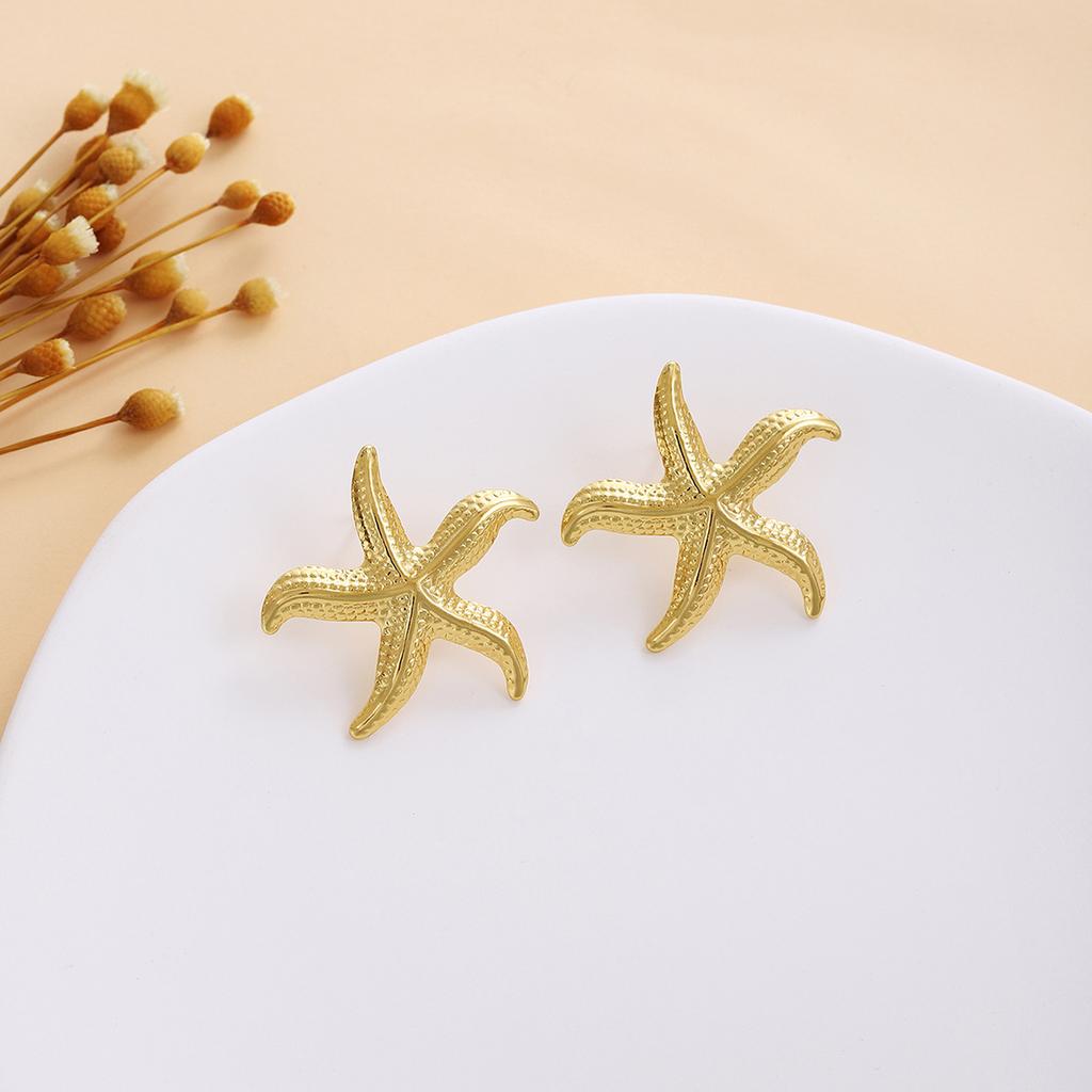 Spiral Maple Leaf Love Hollow Irregular Earrings, Heavy Industry Advanced Sense Metal Style Fashion Temperament Earrings
