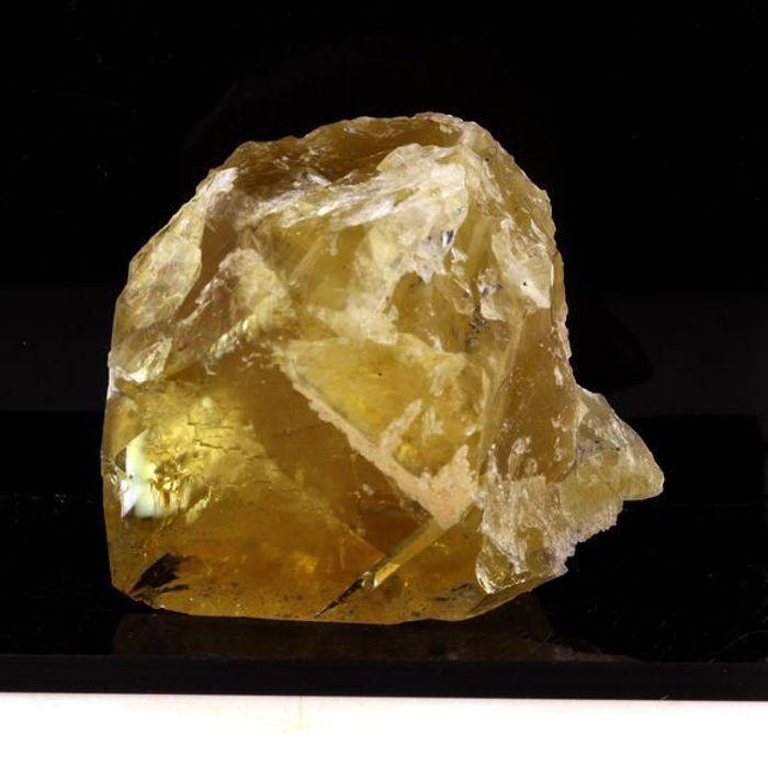 Pierres et Minéraux. Fluorite. 792.5 ct. Peyrebrune, Tarn, France.