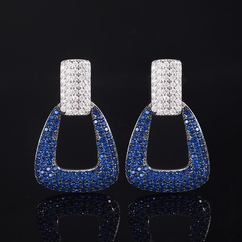 Преувеличенная атмосфера, легкие роскошные серьги высокого класса, темперамент, квадратные иглы из серебра 925 пробы, красные корунды, синие заостренные кристаллы, женские серьги, мода