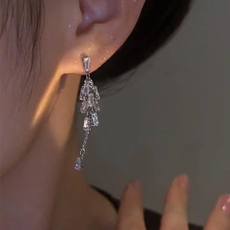 Элегантные серьги-кисточки с кристаллами: Роскошь, мода, элитный