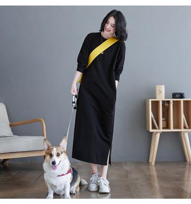 Стильное свободное утягивающее платье с круглым вырезом