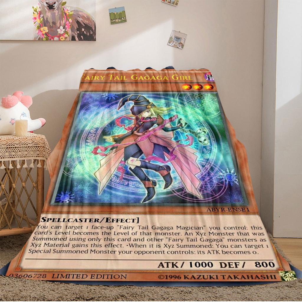 Super soft blanket, featuring the pattern of Yu-Gi-Oh! cards. Warm and comfortable, it is an ideal gift for family and friends.