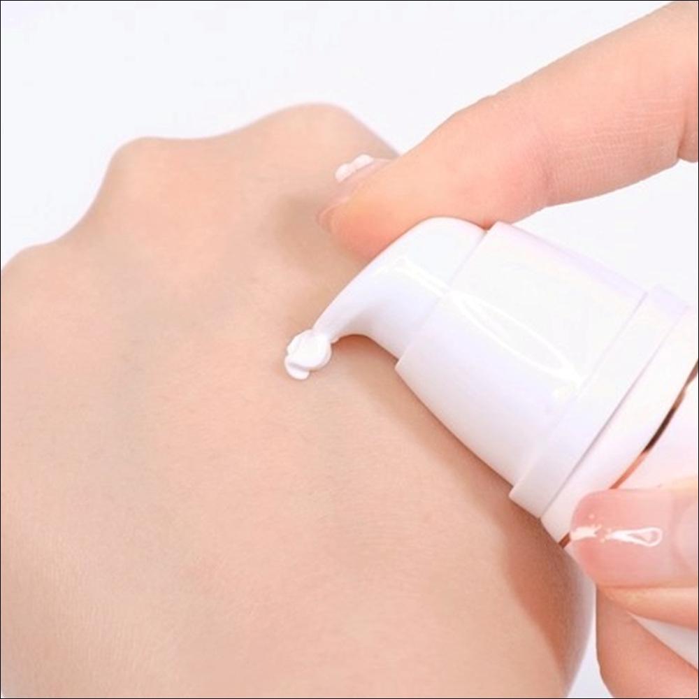 Cosnori Отбеливающий крем-тон для лица Whitening Dress Tone Up Cream - Мгновенное осветление за 1 секунду и стойкое сияние, 50 мл | K-beauty от Olive's