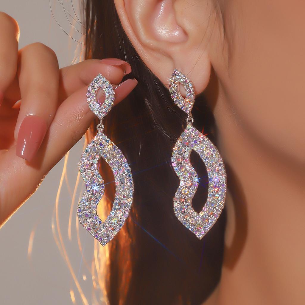 Fashion Luxury Shiny Rhinestone Long Earrings Geometric Hollow Lip Print Shape Pendant Female Earrings 1 Pair
