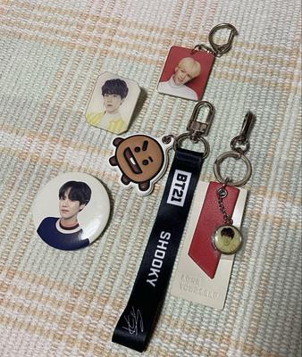 [Б/У] BTS SUGA Юнги Официальный значок на ремешке с бонусом