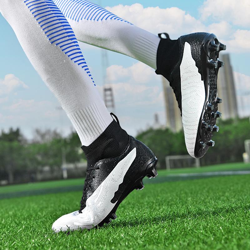 Men Professional Soccer Shoes Anti-slip Outdoor Grass Training Stud Comfortable Sports Shoes Men Lace-up Football Boots Men