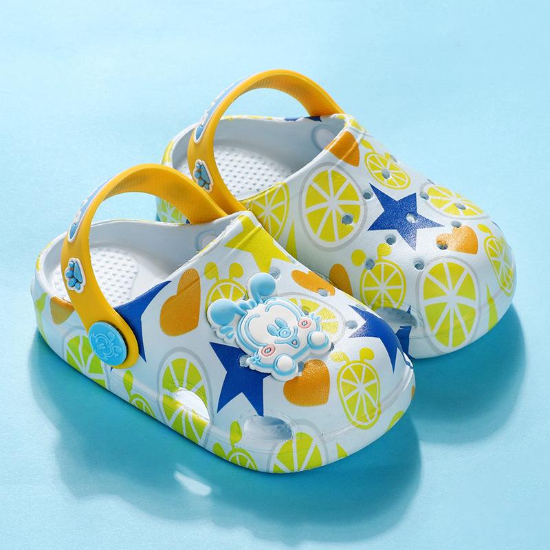 Детская обувь с отверстиями, летняя детская мужская и женская пляжная обувь с рисунком из мультфильмов, партия детских классных тапочек