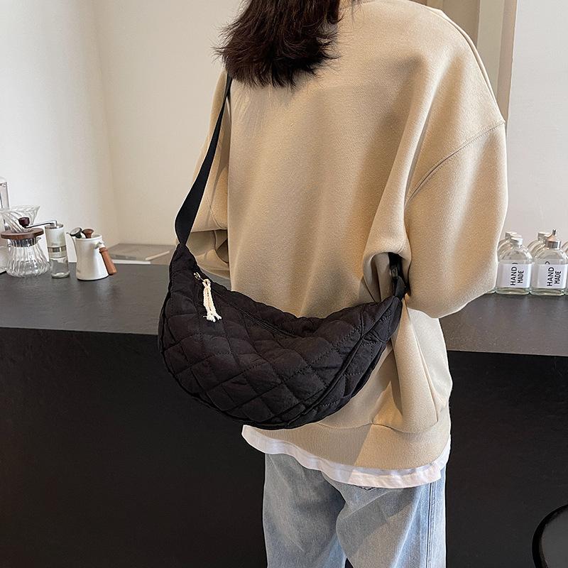 Crossbody Bag Women's Rhombus Casual Dumpling Bag Men's Casual Large-capacity Shoulder Bag Autumn and Winter New Light Commuter Bag