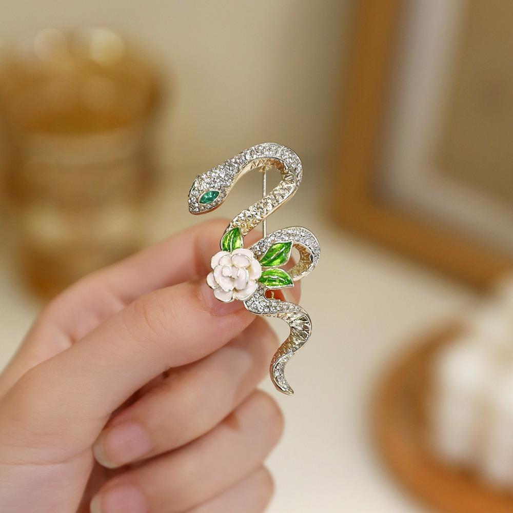 Minimalist Rhinestone Collar Pins Animal Snake Lapel Pin Temperament Zodiac Snake Brooch Party