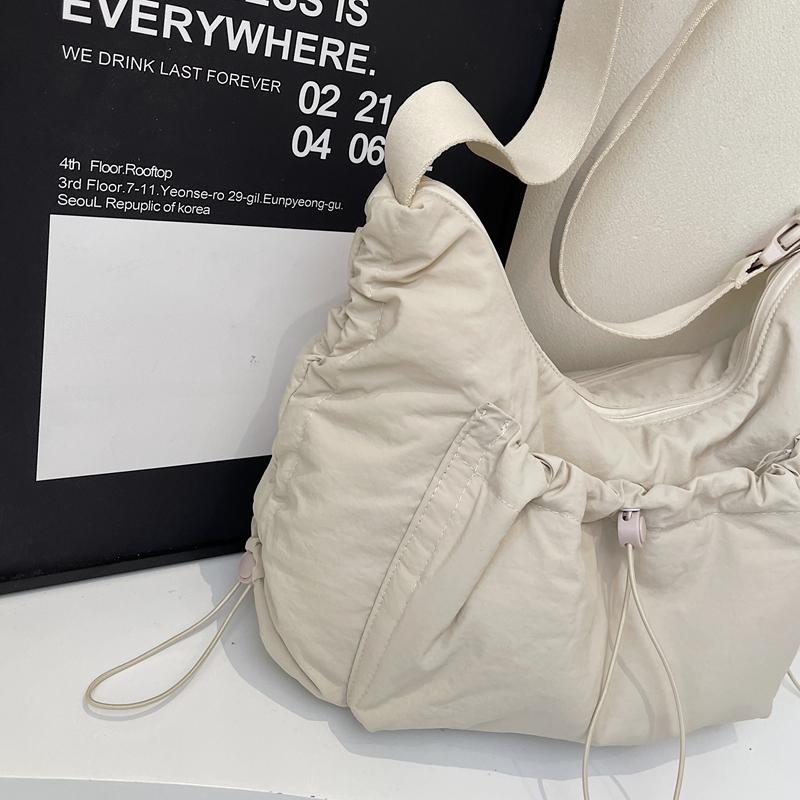 Nylon Crossbody Bag Women's Lightweight Large Capacity Shoulder Bag Commuter Dumpling Bag