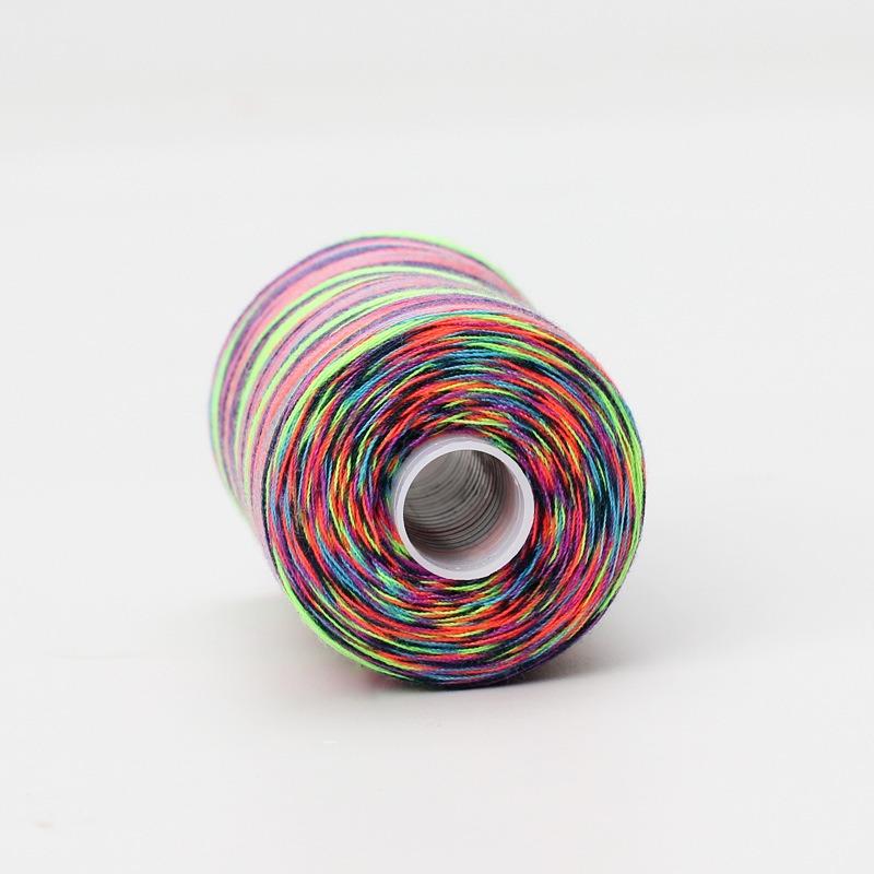 Красочные маленькие рулоны полиэфирной нити для швейных машин DIY Красочные 402 швейные нитки 12 цветов в пластиковом футляре