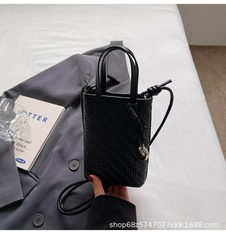Niche Woven Bag Women's 2025 Summer New Fashion Women's Bag Popular One-shoulder Crossbody Bag Small Carry Bag Mobile Phone Bag