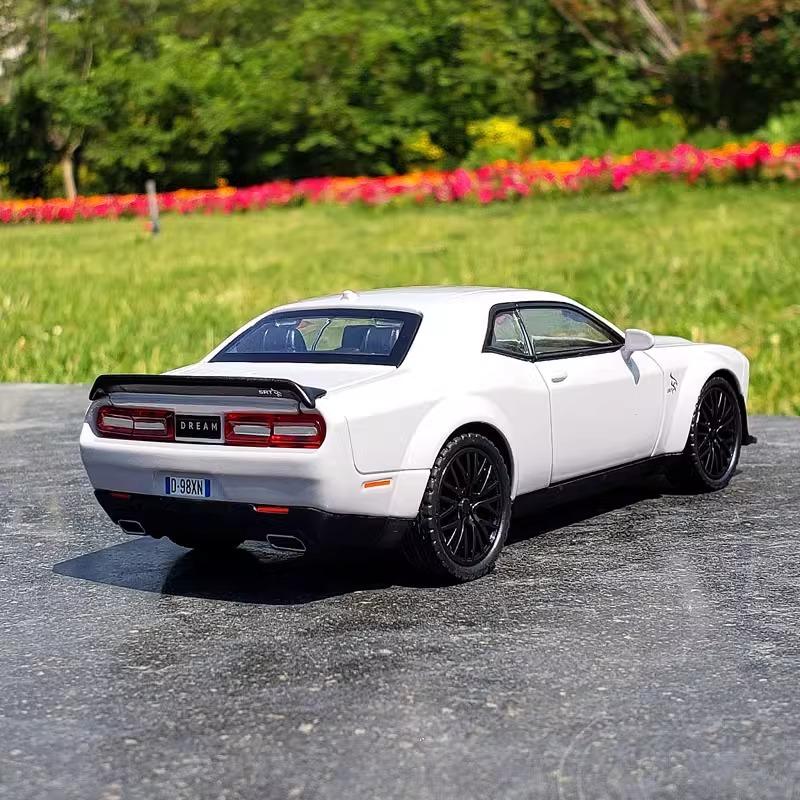1/32 DODGE Challenger Hellcat Redeye Supercar Die Casting Model Car Sound and Light Hobby Collectibles Classic Decorative Gifts