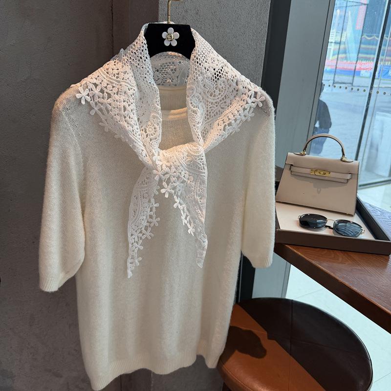 Korean Lace Crochet Hollow Triangle Scarf Women'S Summer Thin Versatile Literary Stacking Fart Curtain Decorative Small Shawl