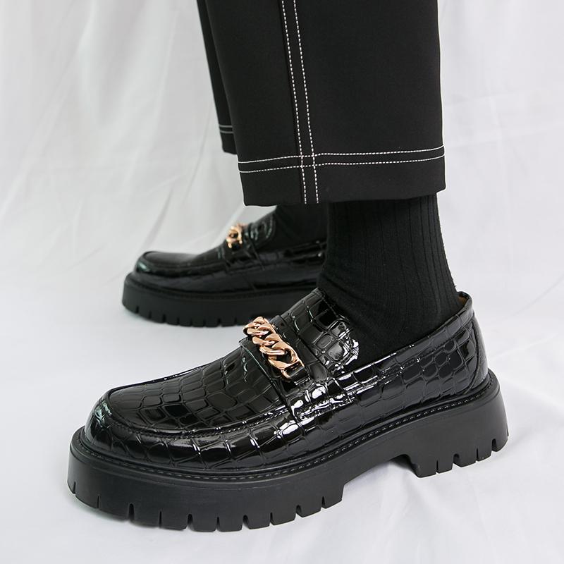 Мужские лоферы в корейском стиле на толстой подошве из крокодиловой кожи, повседневные, слипоны, нескользящие, с металлической пряжкой для декора, модного бренда