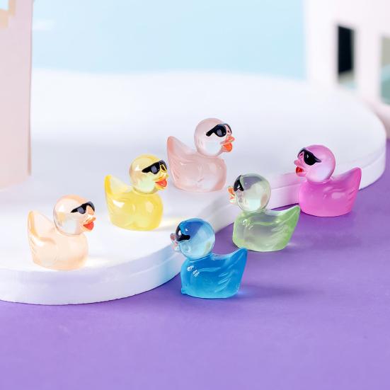 100Pcs Mini Sunglasses Duck Figurine Luminous Miniature Cartoon Duck Ornament DIY Microlandscape Fairy Garden Animal Resin Statue Decoration
