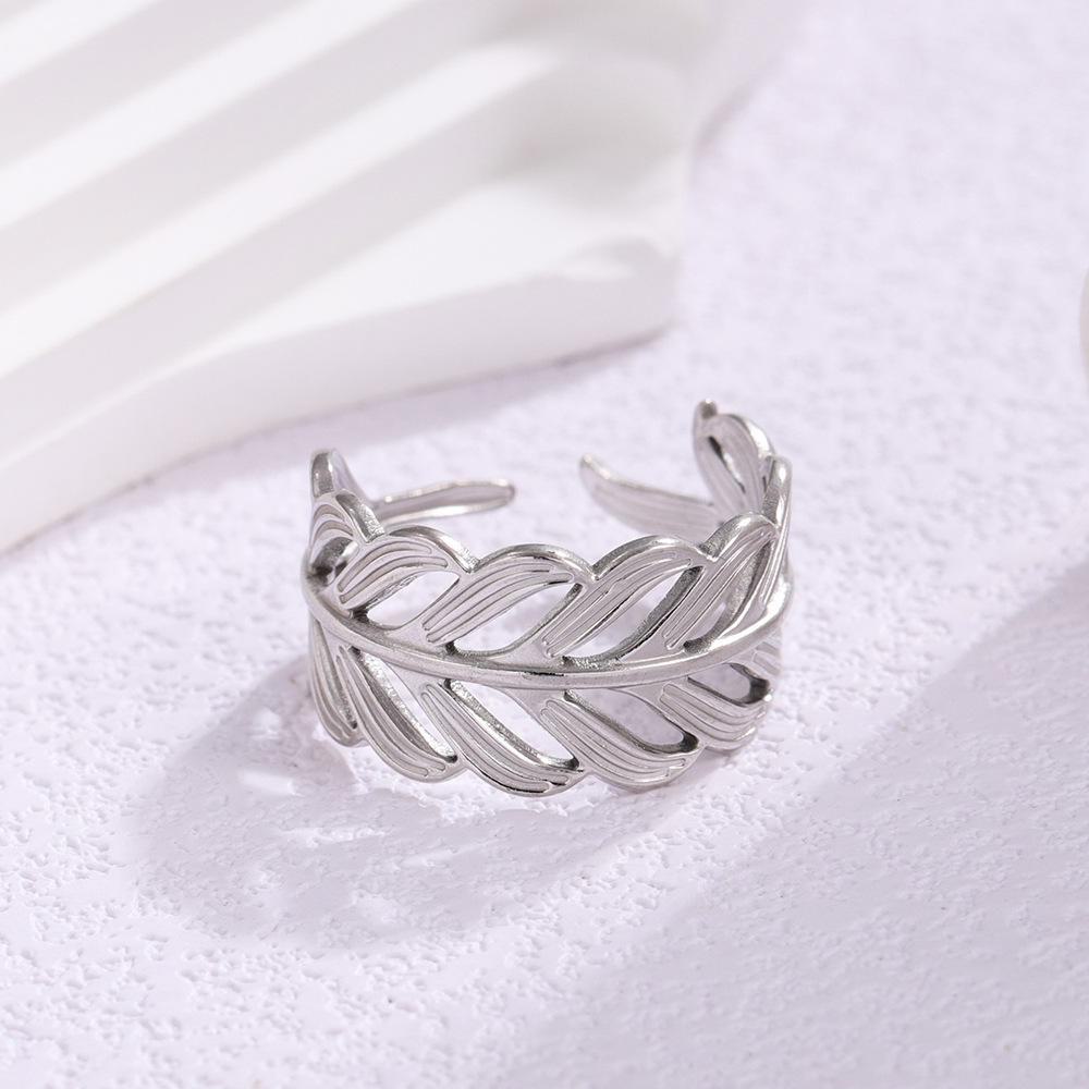 Полое кольцо из нержавеющей стали в европейском и американском стиле в форме листа - ретро-дизайн с титановой сталью