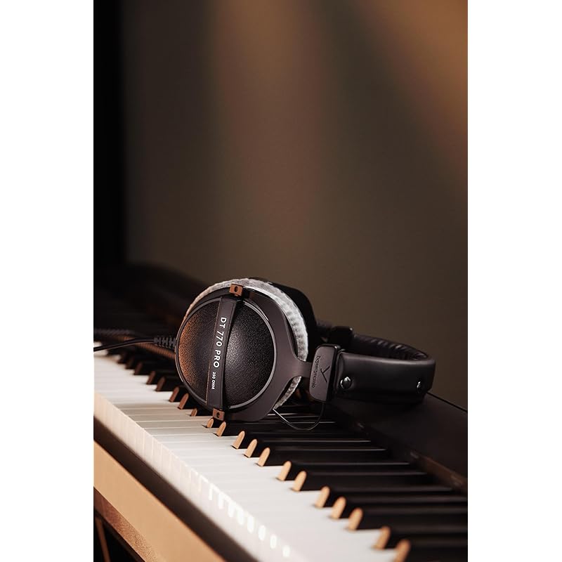 Beyerdynamic закрытые накладные наушники для студийного мониторинга DT 770 PRO 250
