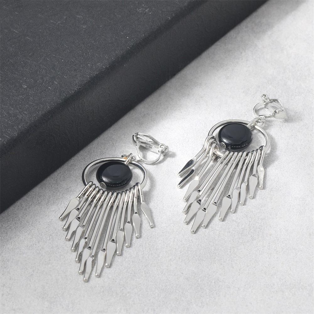 Модные серьги-гвоздики для женских украшений