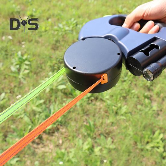 2 шт. двойной выдвижной поводок для собак для маленьких собак, 360-градусный пояс для выгула собак, не спутывающийся, со светодиодной подсветкой и мешками для фекалий для бега, походов, тренировок