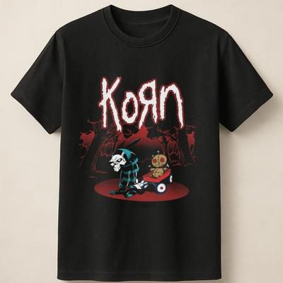 Хоррор Мультфильм Korn с Марионеткой и Клоуном в Лесу Под Прожектором Унисекс Футболка Унисекс Футболка
