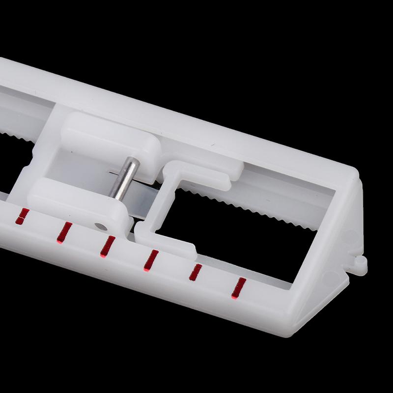 Детали швейной машины Singer. Петля прижимной лапки. Кнопка на отверстии для пуговицы.