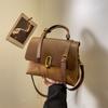 Ретро классическая маленькая квадратная сумка женская трендовая новая для通勤 через плечо кроссбоди подмышку высокая текстура женская сумочка